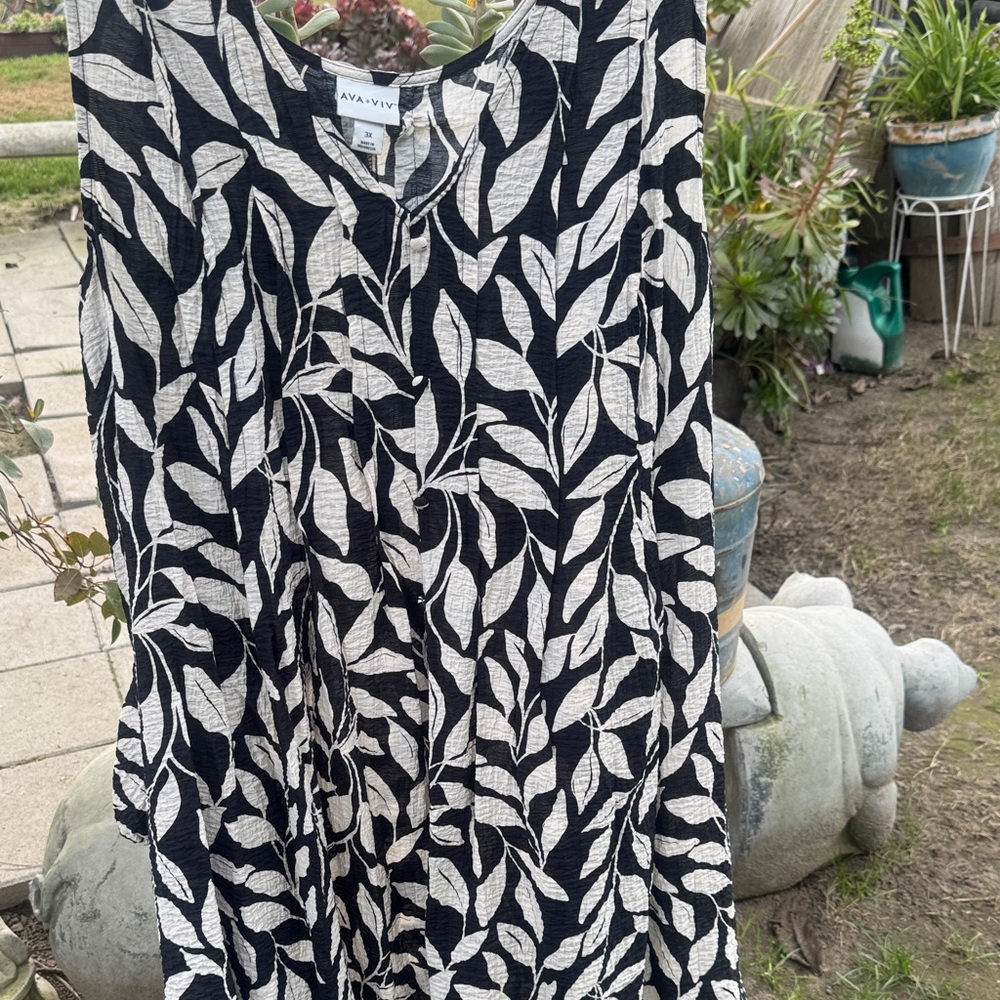 Ava & Viv Black and White Leaf Print Midi Dress - Picture 3 of 5